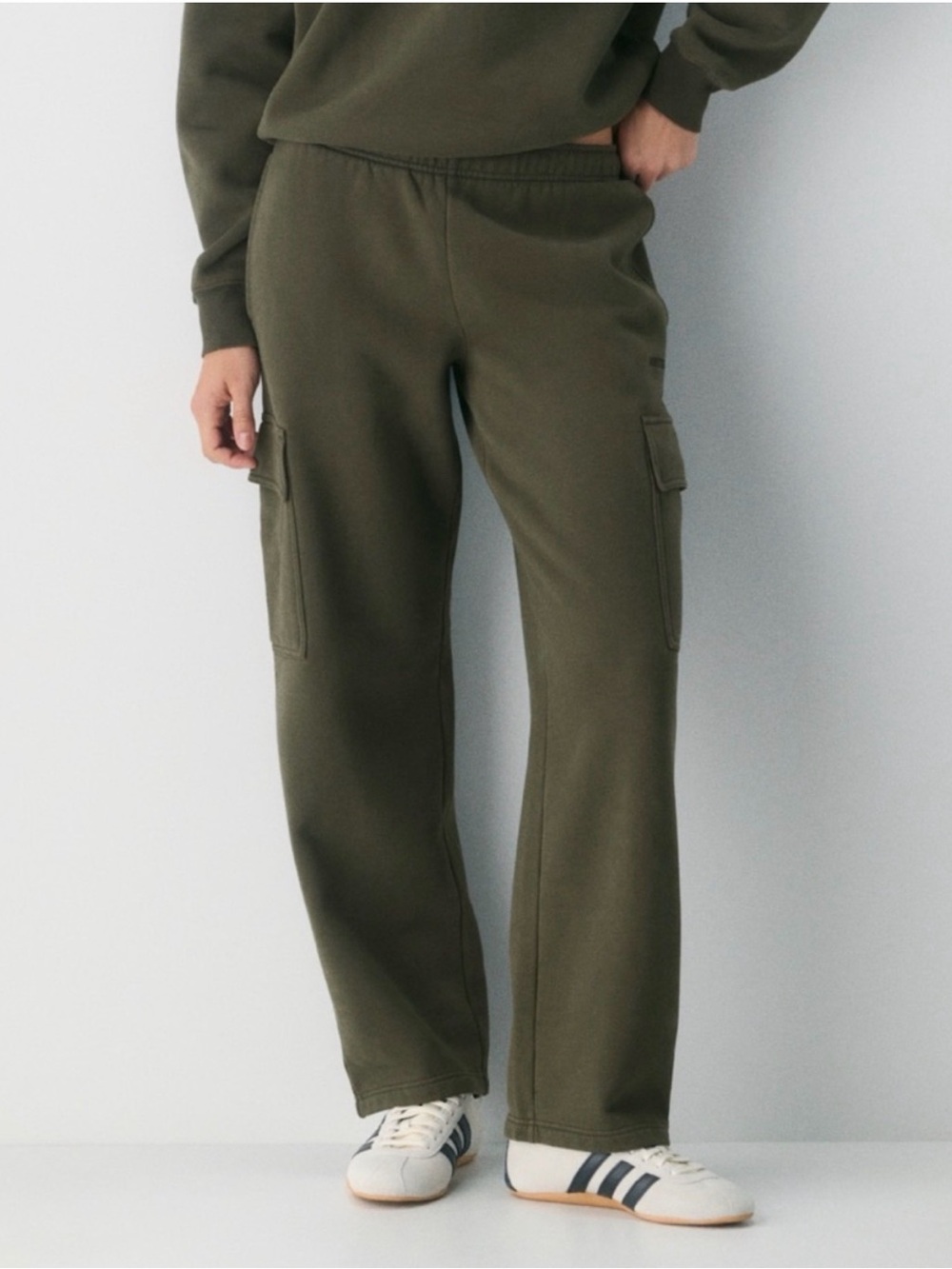 Aritzia Cozy Sweatfleece Mega Cargo Sweatpant XS Tall Dark Olive